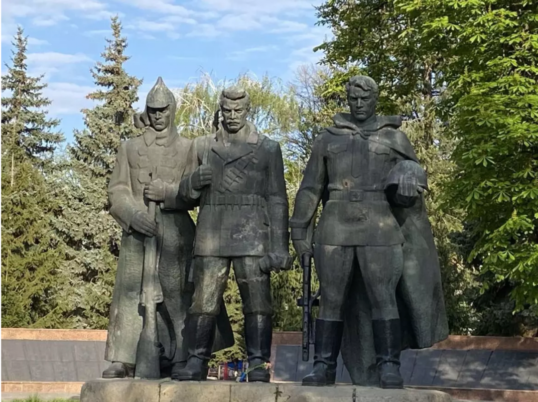 Новини Вінниці - фото з Погруддя Бевзу приберуть із Соборної: розповідаємо, куди поділися інші радянські пам’ятники Вінниці