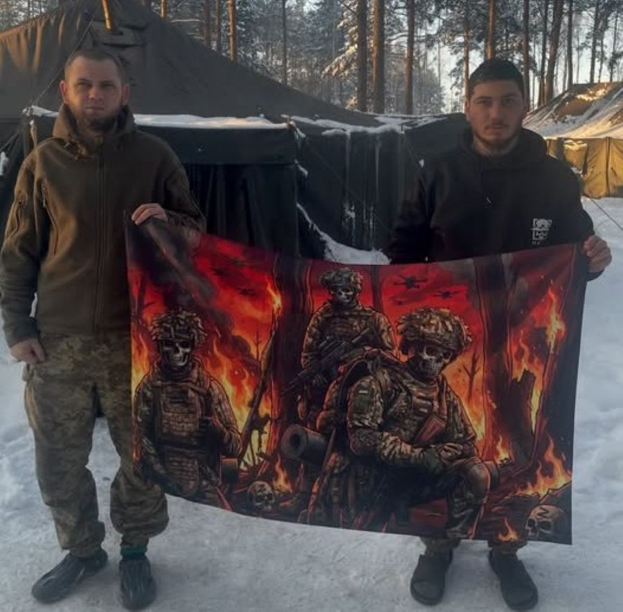 Новини Вінниці - фото з «Намалюйте на прапорі сина»: студент Ван Мілліон створив 470 знамен з портретами Героїв