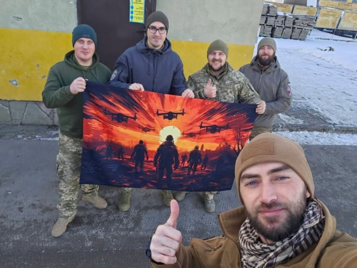 Новини Вінниці - фото з «Намалюйте на прапорі сина»: студент Ван Мілліон створив 470 знамен з портретами Героїв