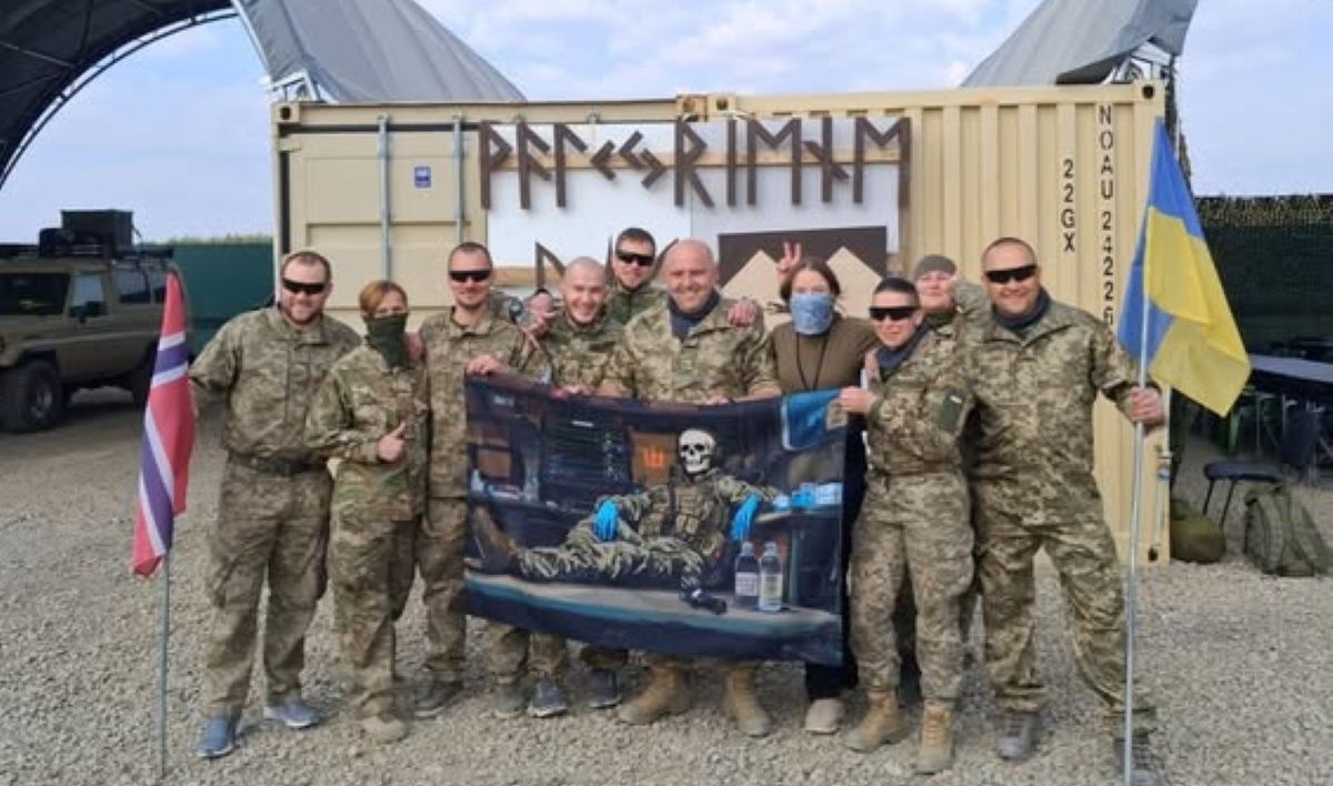 Новини Вінниці - фото з «Намалюйте на прапорі сина»: студент Ван Мілліон створив 470 знамен з портретами Героїв
