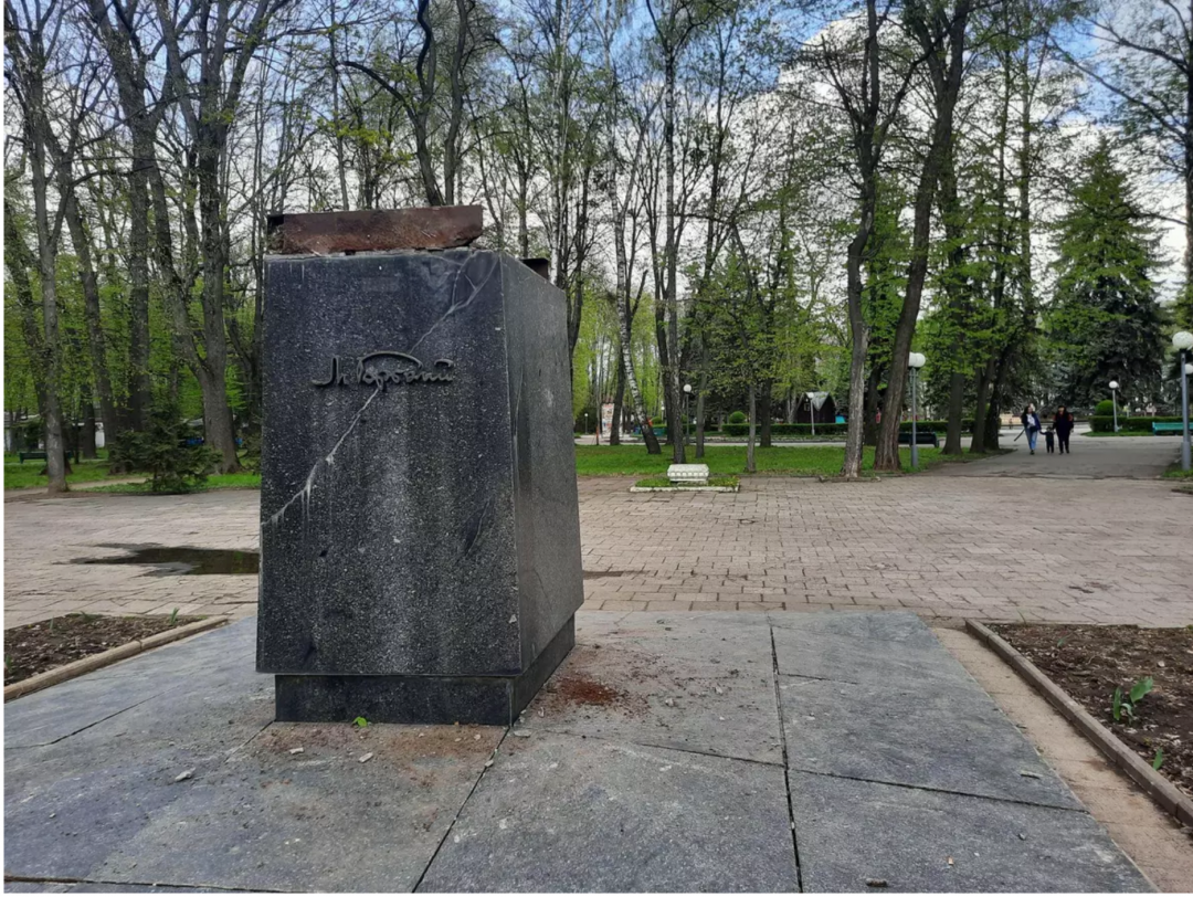 Новини Вінниці - фото з Погруддя Бевзу приберуть із Соборної: розповідаємо, куди поділися інші радянські пам’ятники Вінниці