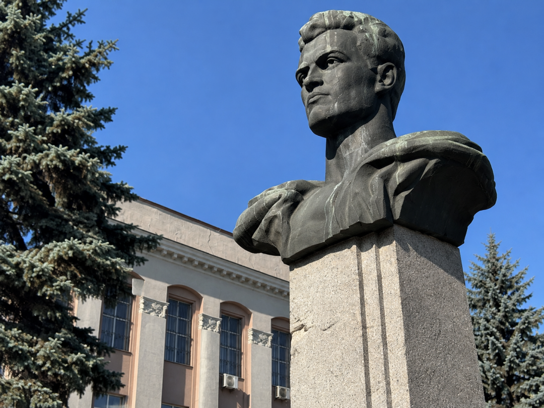 Новини Вінниці - фото з Погруддя Бевзу приберуть із Соборної: розповідаємо, куди поділися інші радянські пам’ятники Вінниці