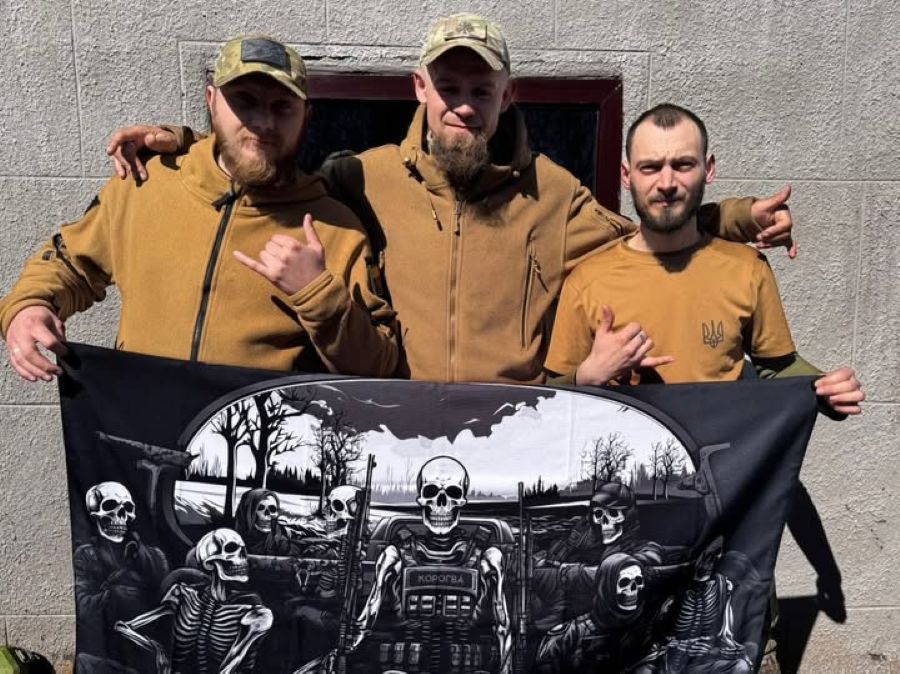 Новини Вінниці - фото з «Намалюйте на прапорі сина»: студент Ван Мілліон створив 470 знамен з портретами Героїв