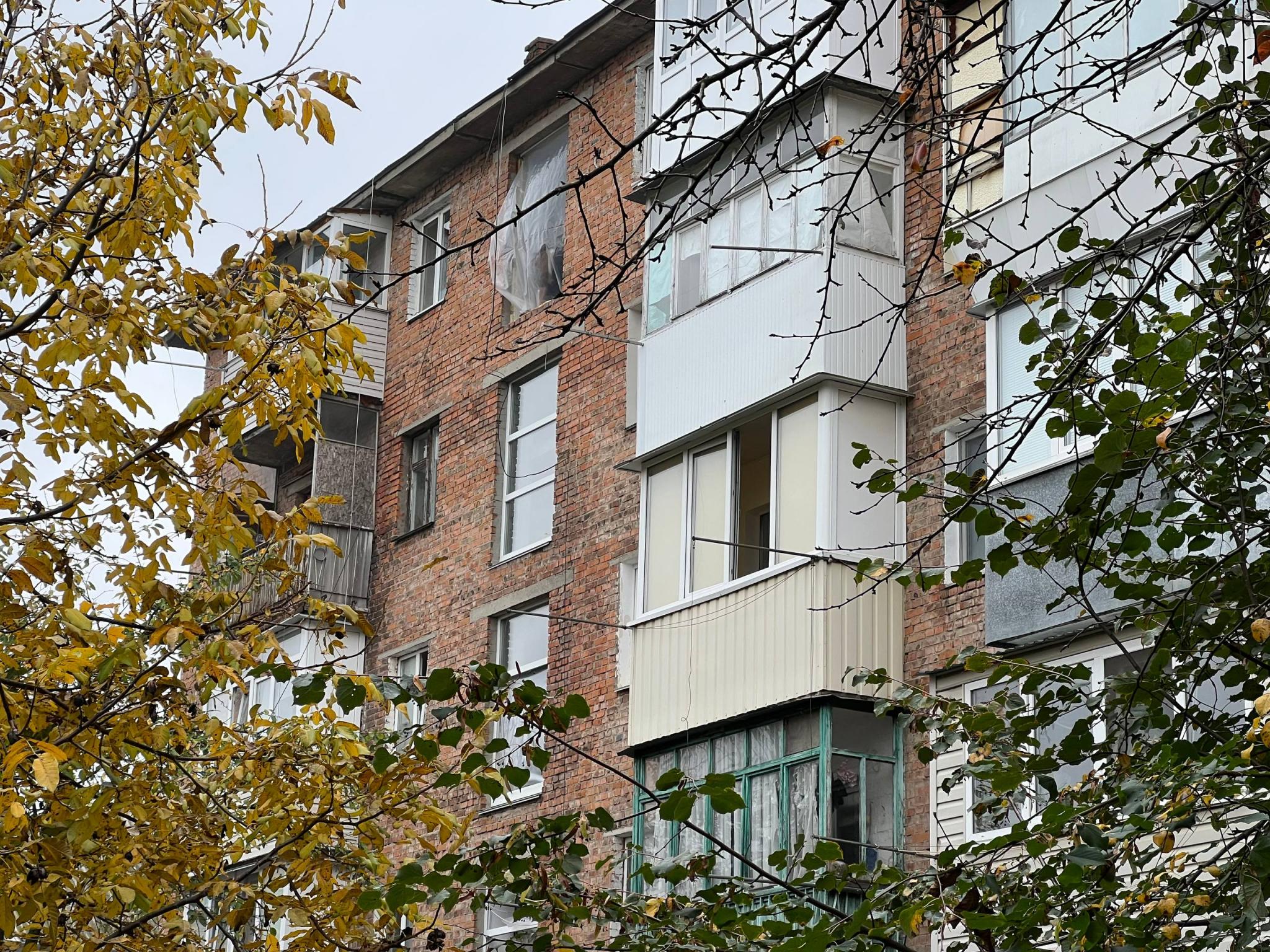 Новини Вінниці - фото з «Третій поверх обвалився на нашу квартиру. На щастя, нас не було вдома»: що на місці атаки у Вінниці