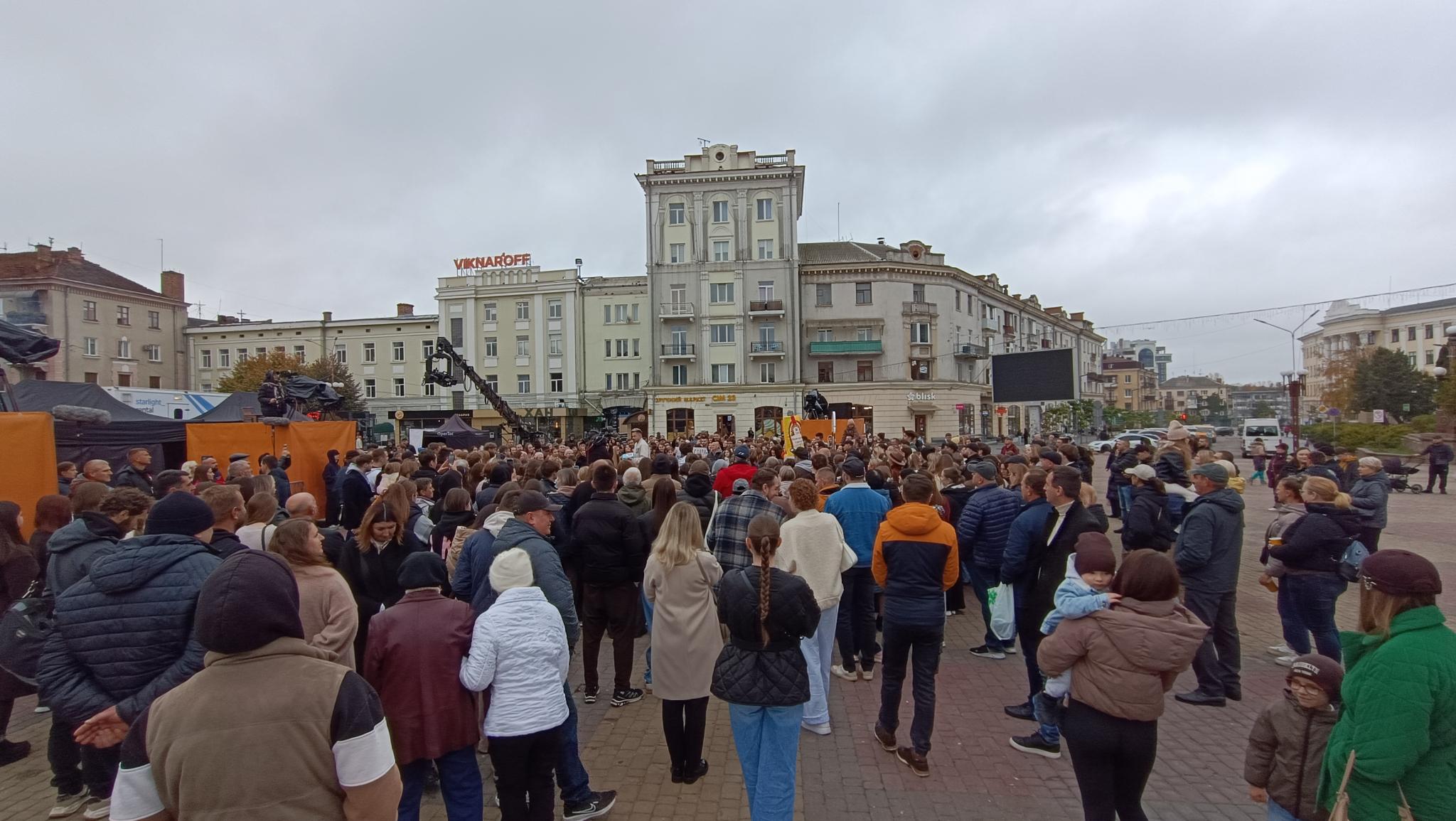 Новини Тернополя - фото з Зйомки шоу «Караоке на майдані» другий день тривають у Тернополі