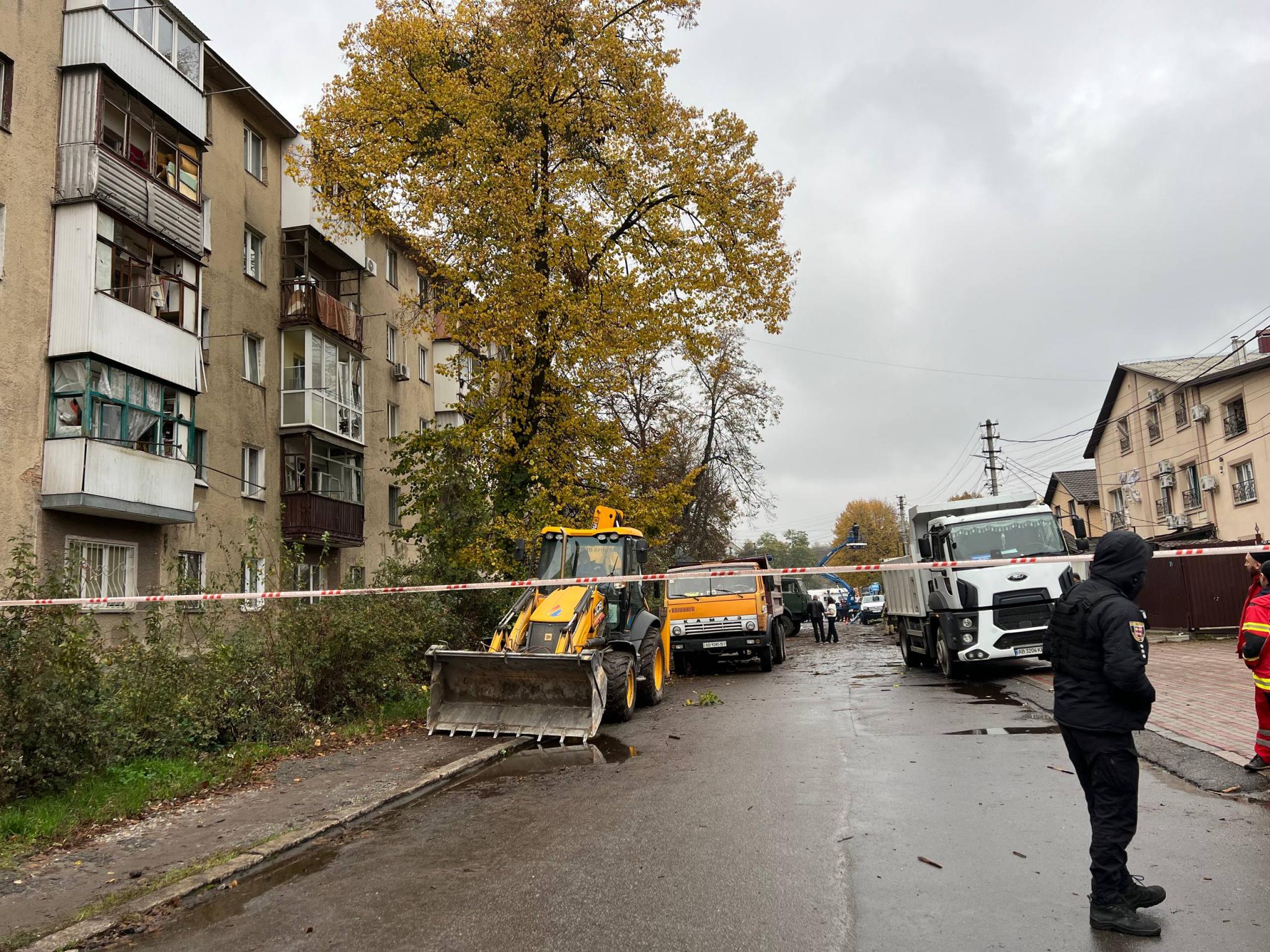 Новини Вінниці - фото з «Третій поверх обвалився на нашу квартиру. На щастя, нас не було вдома»: що на місці атаки у Вінниці