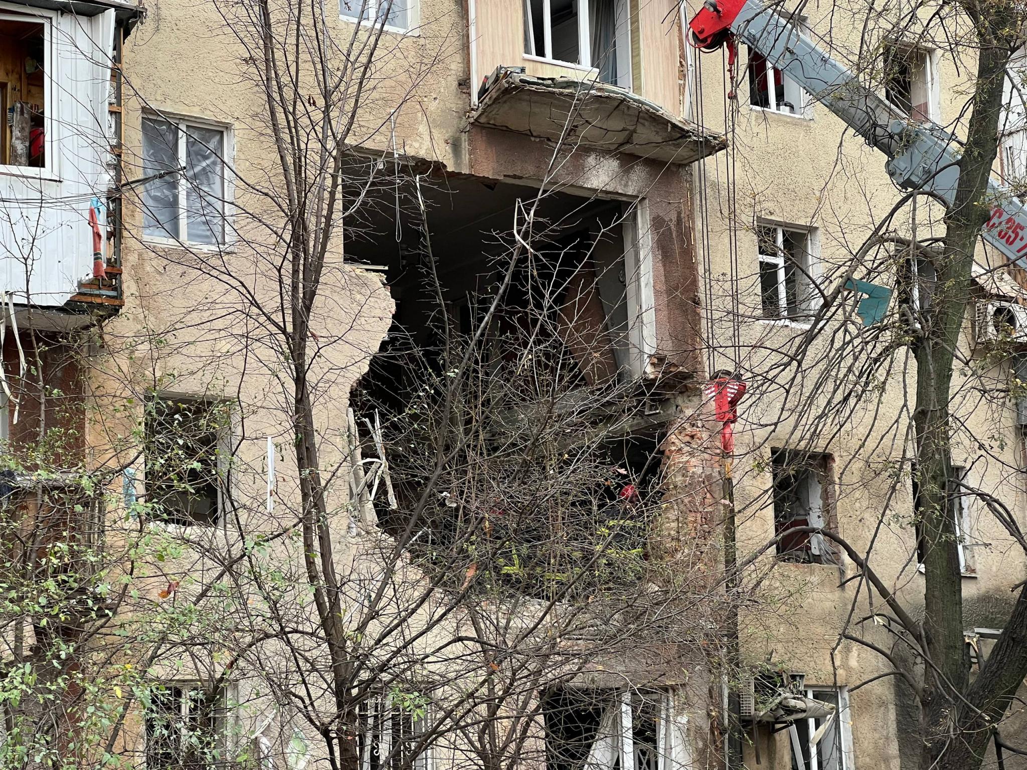 Новини Вінниці - фото з «Третій поверх обвалився на нашу квартиру. На щастя, нас не було вдома»: що на місці атаки у Вінниці