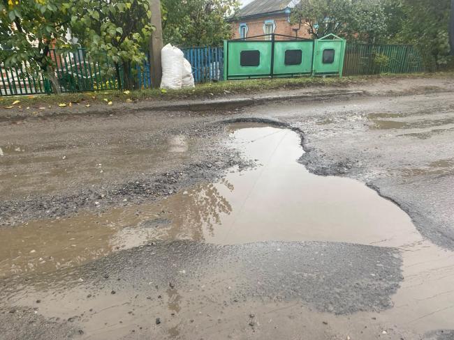 Новини Вінниці - фото з Дорога в ямах, а пішоходи без тротуарів. У Гайсині люди звернулися до влади й вимагають ремонту