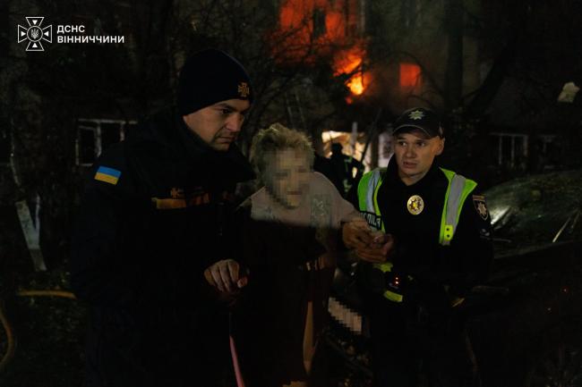 Новини Вінниці - фото з Російський дрон влучив у п’ятиповерхівку у Вінниці. Зруйновані чотири квартири, є постраждалі