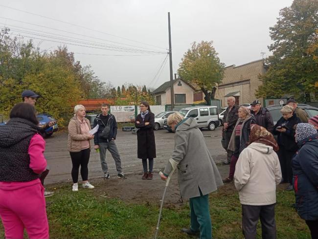 Новини Вінниці - фото з Дорога в ямах, а пішоходи без тротуарів. У Гайсині люди звернулися до влади й вимагають ремонту