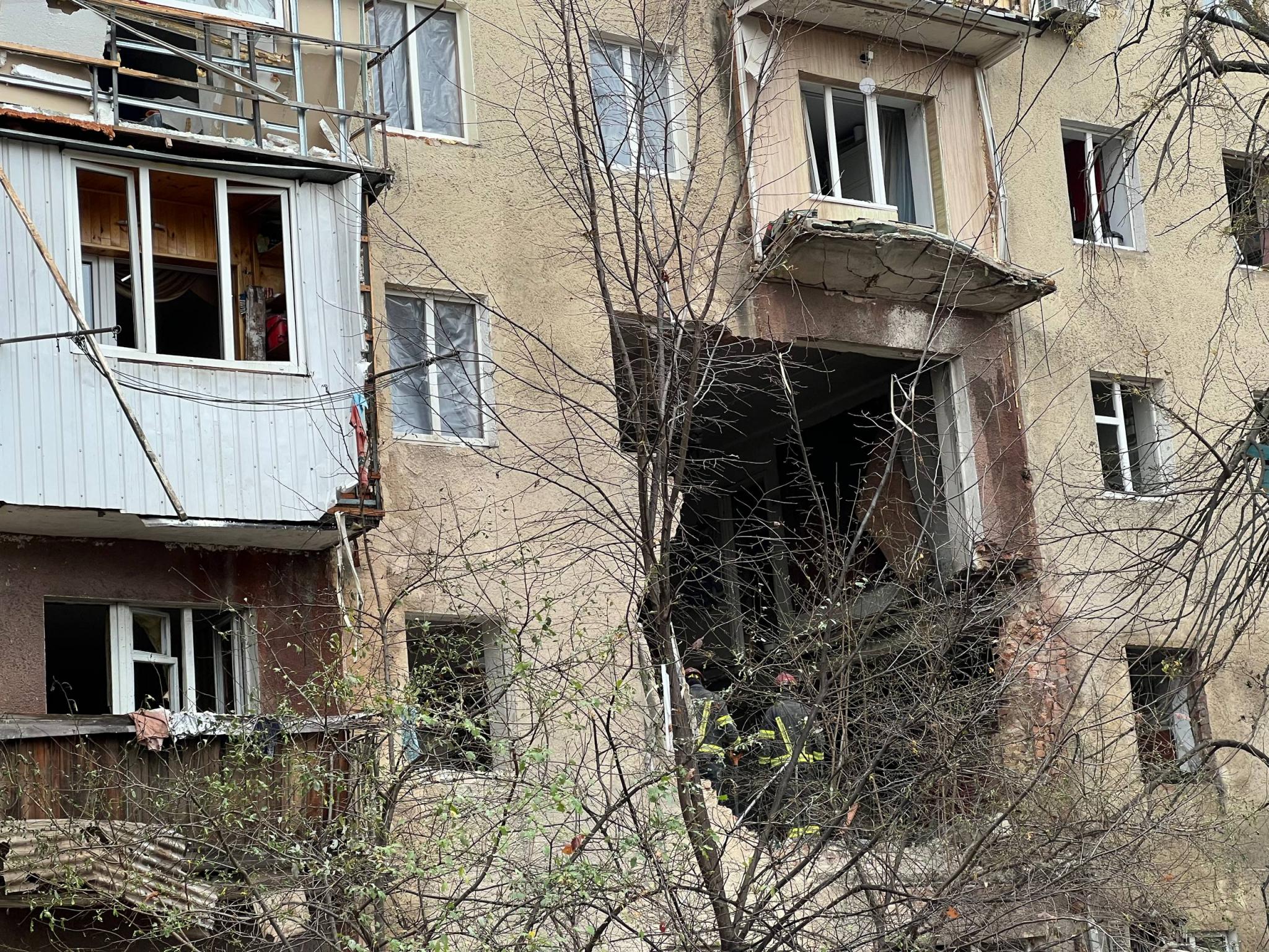 Новини Вінниці - фото з «Третій поверх обвалився на нашу квартиру. На щастя, нас не було вдома»: що на місці атаки у Вінниці