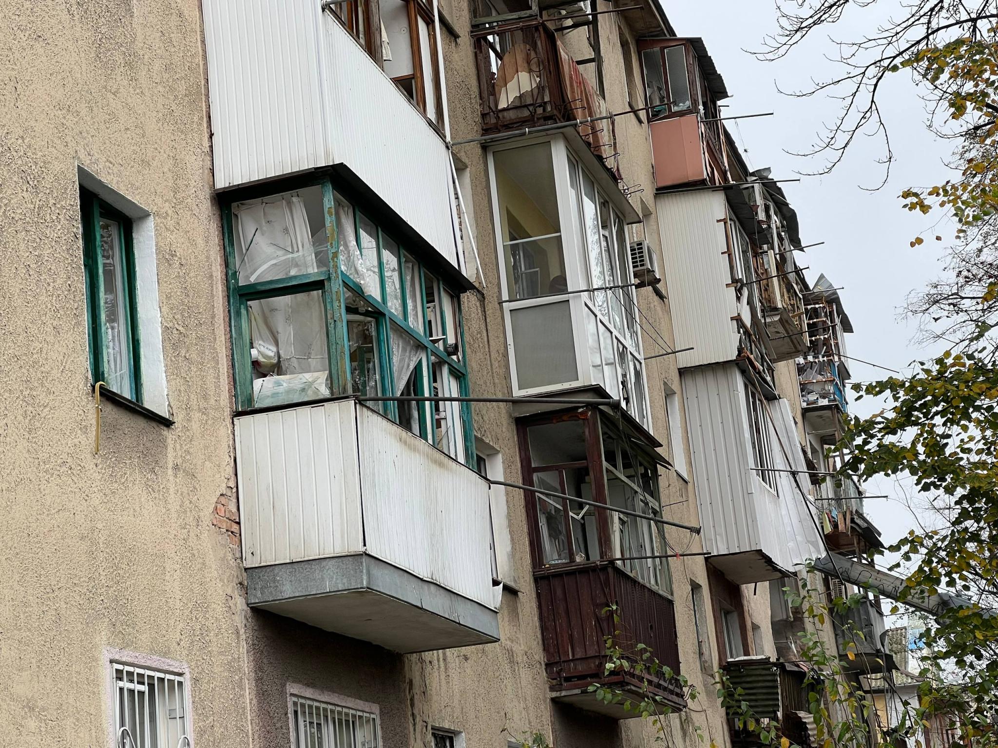 Новини Вінниці - фото з «Третій поверх обвалився на нашу квартиру. На щастя, нас не було вдома»: що на місці атаки у Вінниці
