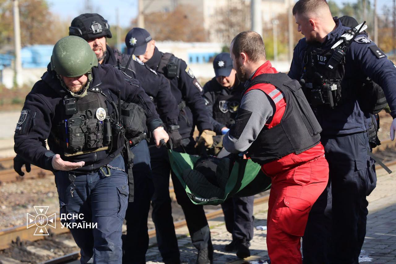 Новини Житомира - фото з російський удар по залізничному вокзалу в Дніпрі забрав життя 13 людей