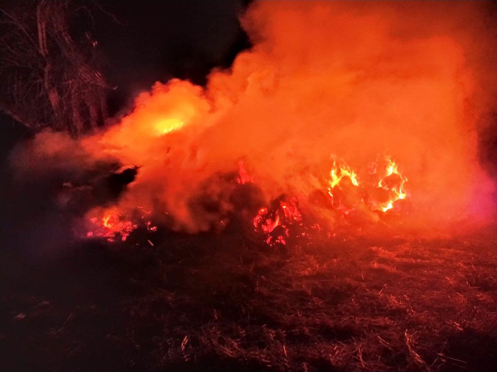 10-тонна копиця соломи згоріла у приватному господарстві Новоград-Волинського району