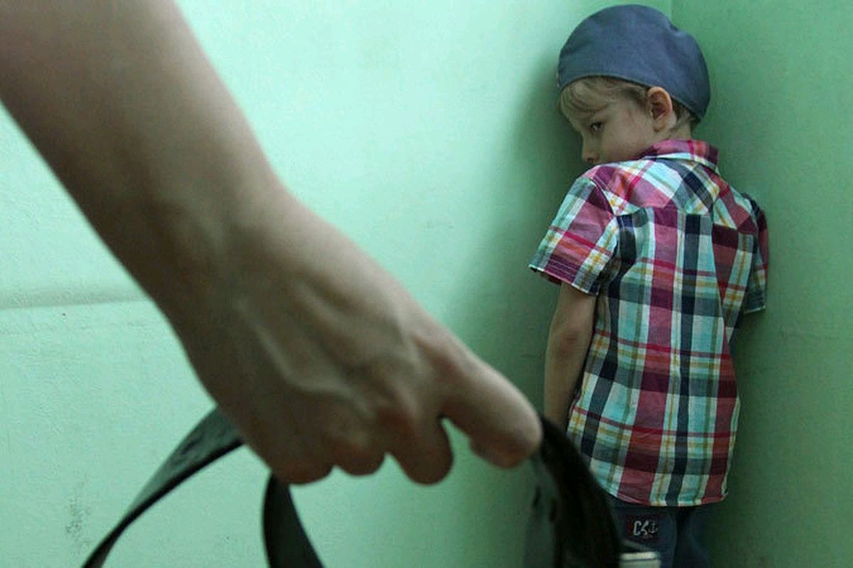 На Житомирщині мати-вихователька гумовим шлангом побила 8-річну вихованку дитячого будинку сімейного типу: розпочато кримінальне провадження