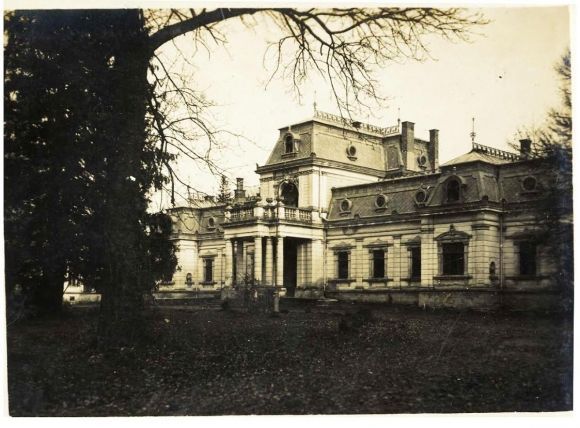 ​Палац графа Баворовського в селі Сороцьке.