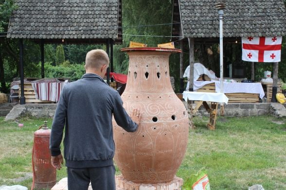 В Тернополі виготовили рекордний 200-кілограмовий глечик